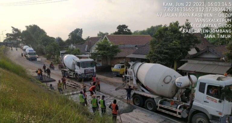 Rekonstruksi Jalan Kasemen-Gudo, 1.6 Miliyar Berupa Rigid Beton