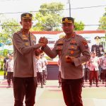 Tradisi Pedang Pora Iringi Pisah Sambut Kapolres Jombang