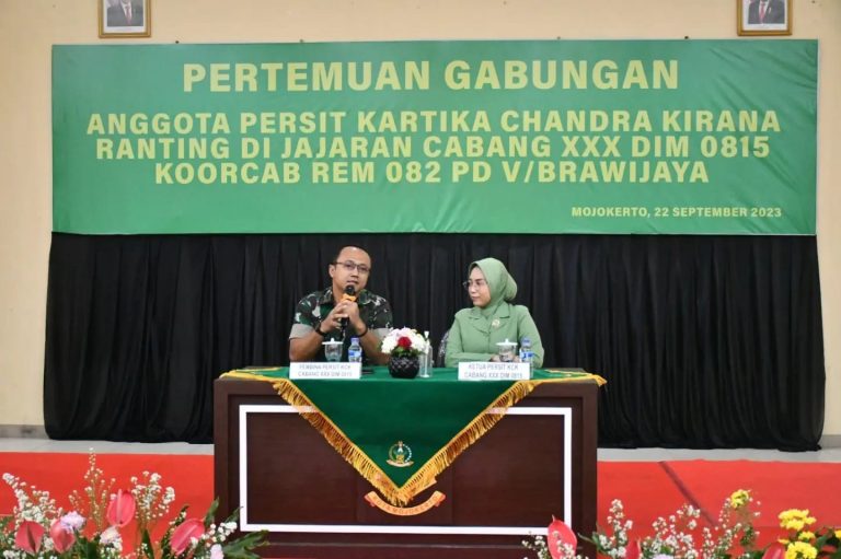 Rapat Gabungan Persit, Dandim 0815 Ajak Untuk Selalu Bersyukur