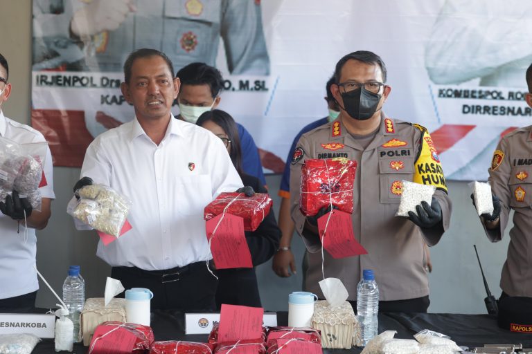 Polda Jatim Berhasil Bongkar Rumah Produksi Narkoba, Ribuan Gram Sabu dan Jutaan Butir Ekstasi Disita