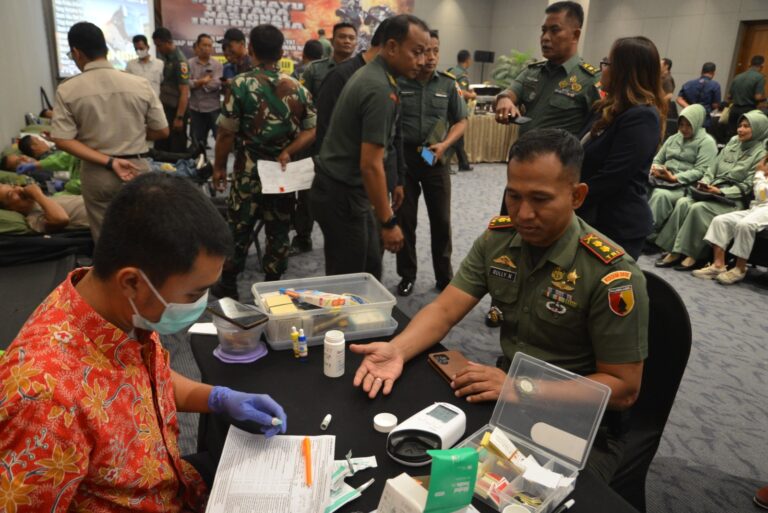 Jelang HUT Ke-79 TNI, Kodim 0815/Mojokerto Bareng PMI & Hotel Ayola Sunrise Mall Gelar Baksos Donor Darah