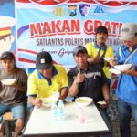 Program Cangkrukan Mahameru Lantas Polres Mojokerto Kota: Berbagi Makanan Gratis pada Masyarakat