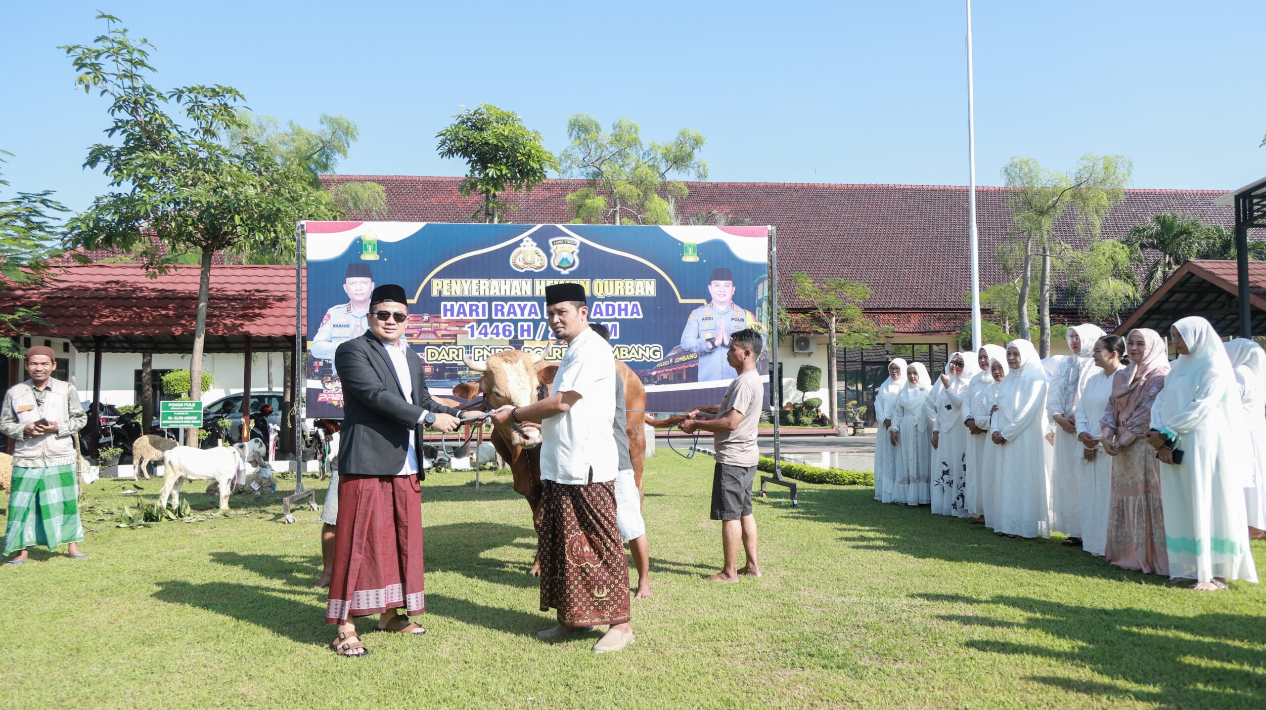 Polres Jombang Salurkan 32 Hewan Kurban ke Pesantren, Panti Asuhan, dan Warga Sekitar