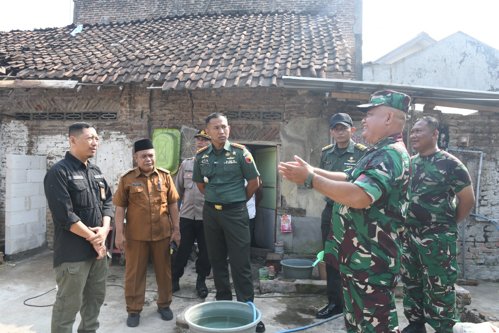 TNI Hadir untuk Rakyat: Kodim 0815/Mojokerto Tinjau Rumah Warga Penerima Program Rutilahu
