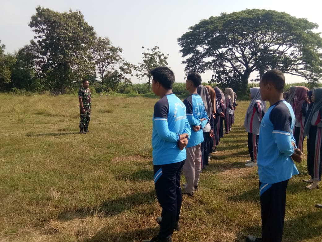 TNI Tanamkan Disiplin dan Karakter pada Pelajar SMK Ma’arif NU Jatirejo