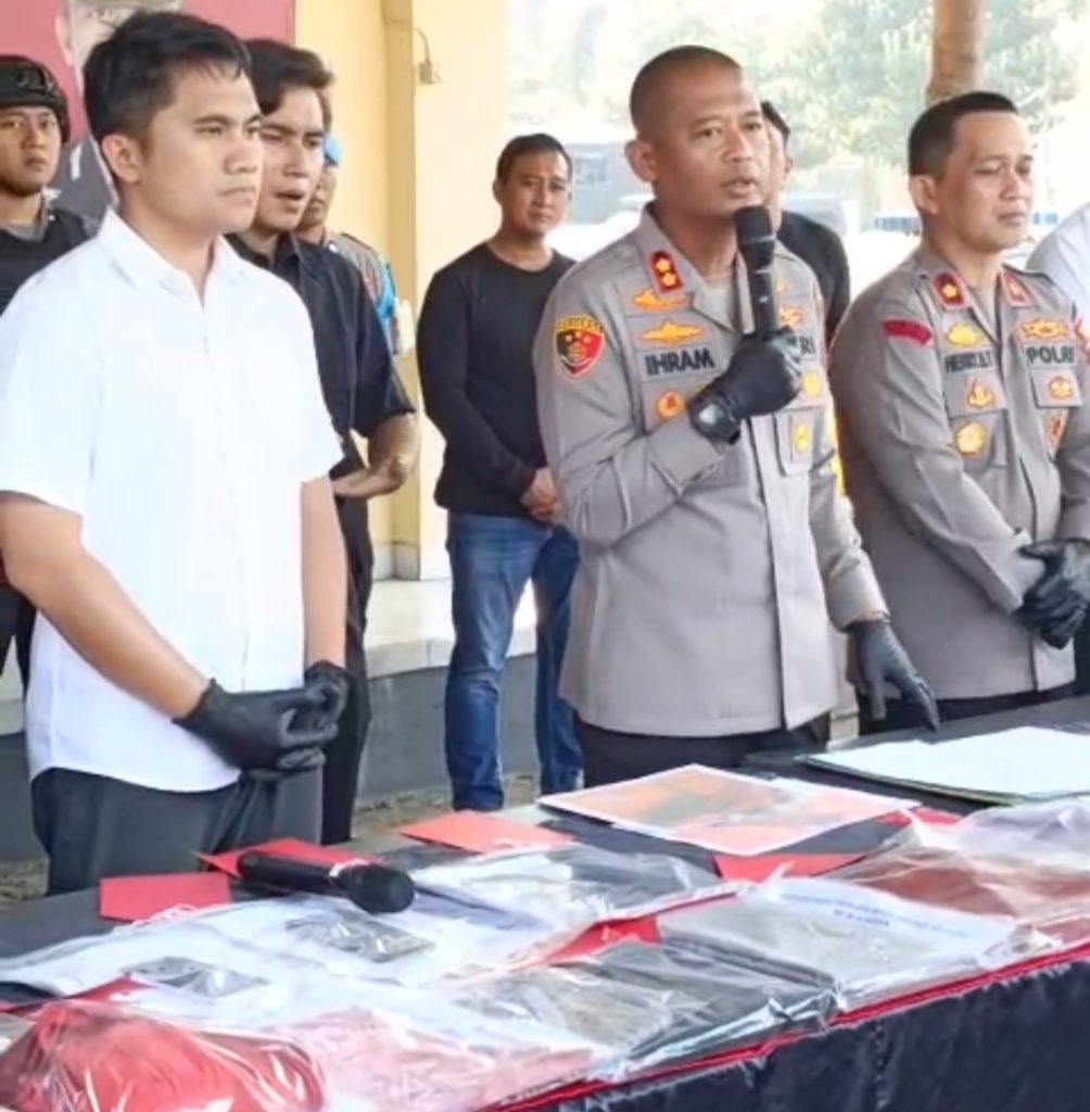 Screenshot_2025-09-08-21-02-45-310_com.whatsapp.w4b-edit