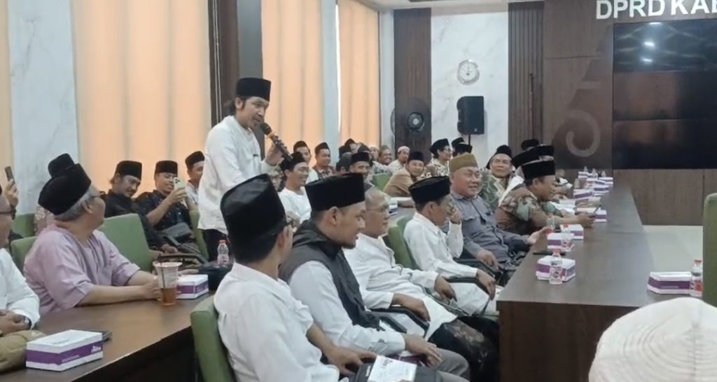 Tayangan Xpose Trans7 Dinilai Rendahkan Kiai, Alumni Lirboyo Mojokerto Geruduk DPRD dan Audiensi