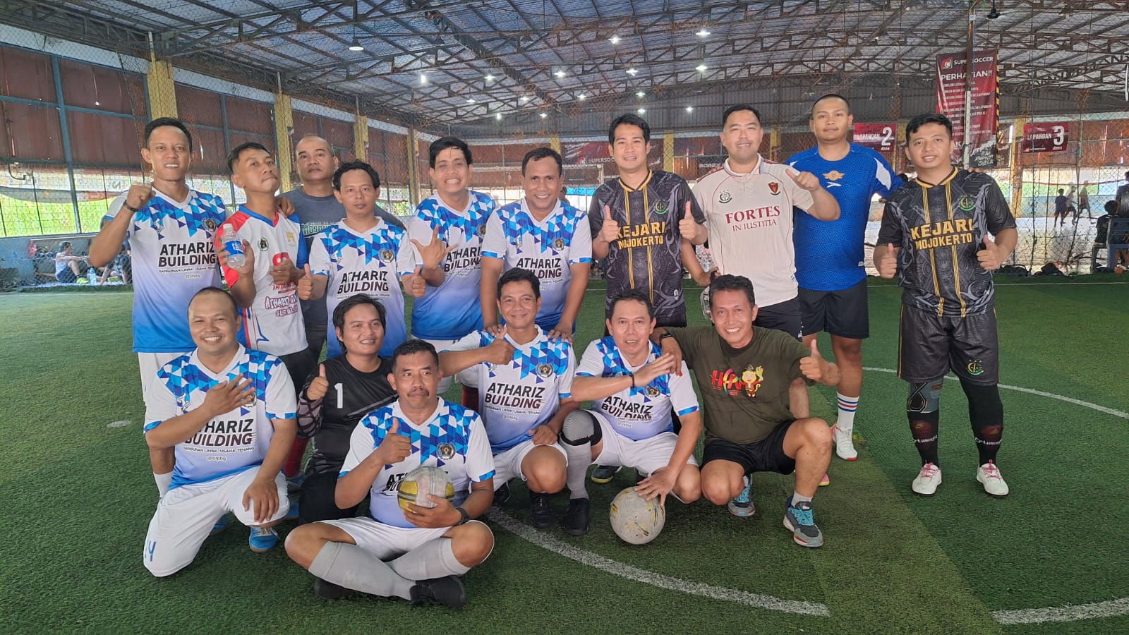 PWI Mojokerto dan Kejari Adu Strategi di Lapangan Futsal, Sinergi Terjalin Lewat Sportivitas