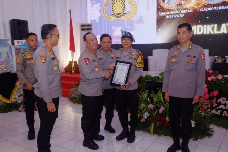 Bhabinkamtibmas Polres Bojonegoro Raih Penghargaan Inspiratif dari Kapolri