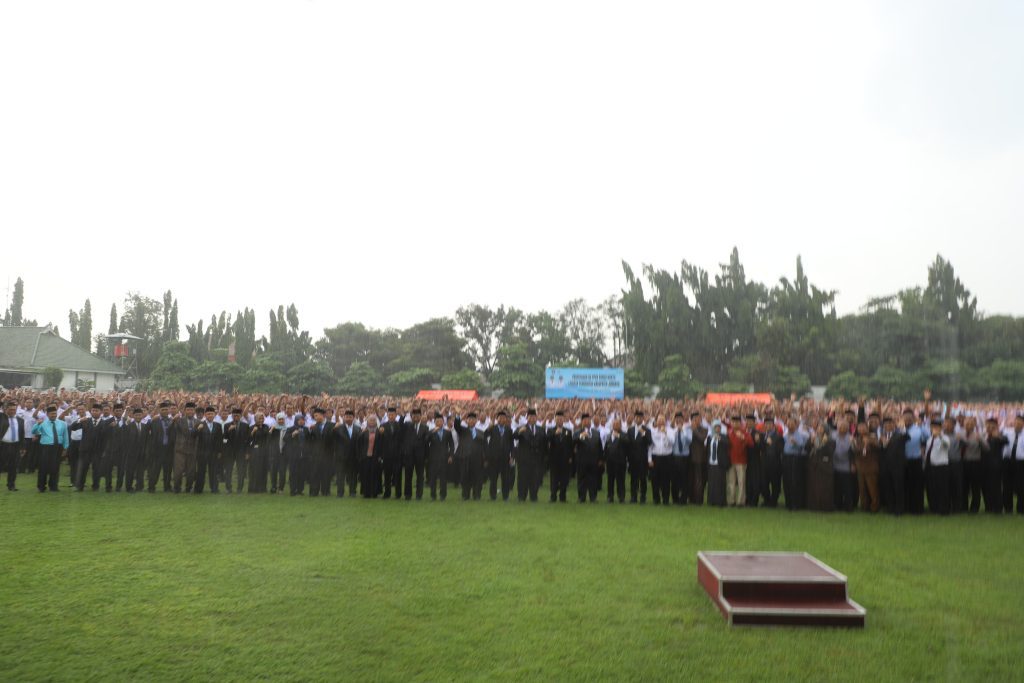 4.101 Pegawai Non-ASN Jombang Resmi Diangkat Jadi PPPK Paruh Waktu, Bupati Warsubi Turun di Tengah Hujan