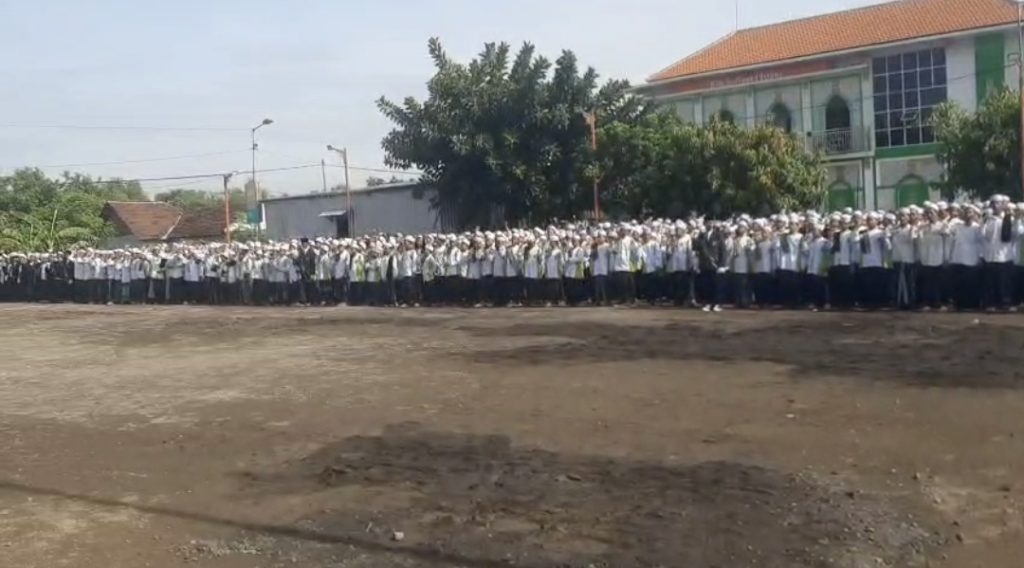 Drama Arek Suroboyo Gema Resolusi Jihad, Santri Nuris Mojokerto Hidupkan Semangat Hari Santri 2025