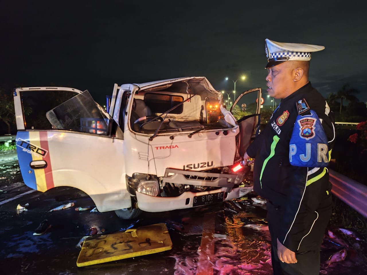Pecah Ban, Pikap Oleng dan Ditabrak Wing Box di Tol Jo-Mo: Satu Luka Ringan