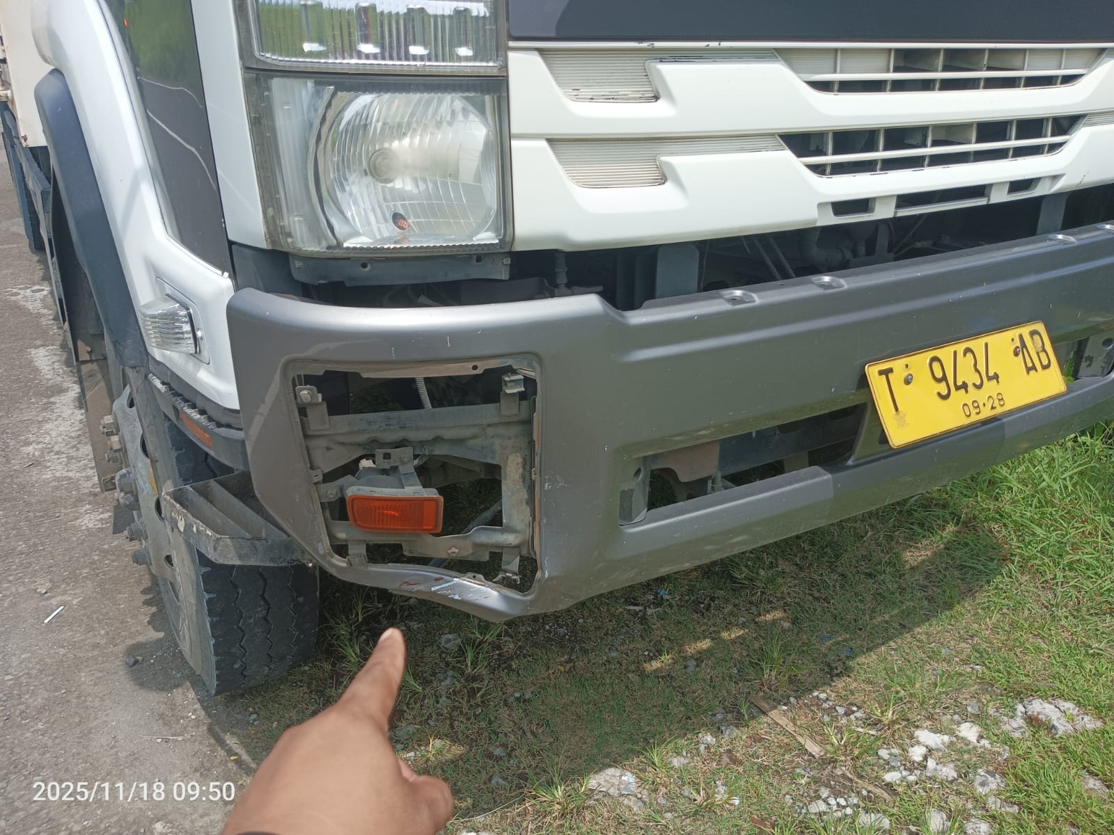 Motor Tertabrak Truk Box di Kudu Jombang, Satu Tewas di Lokasi, Dua Luka-Luka