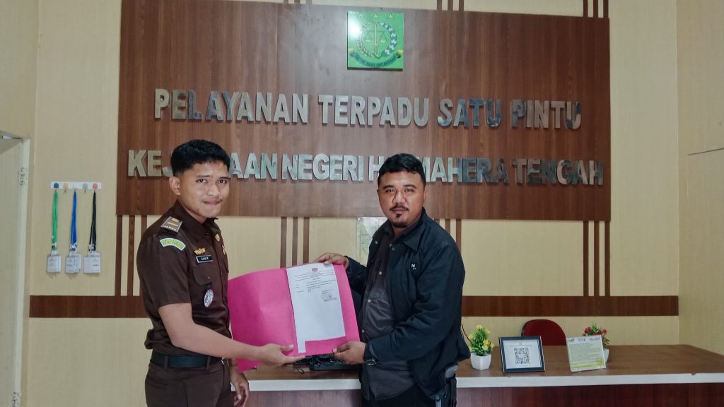 Diduga Bermasalah, Kadis PUPR Halteng Dilaporkan ke Kejaksaan Terkait Proyek Jalan Puluhan Miliar