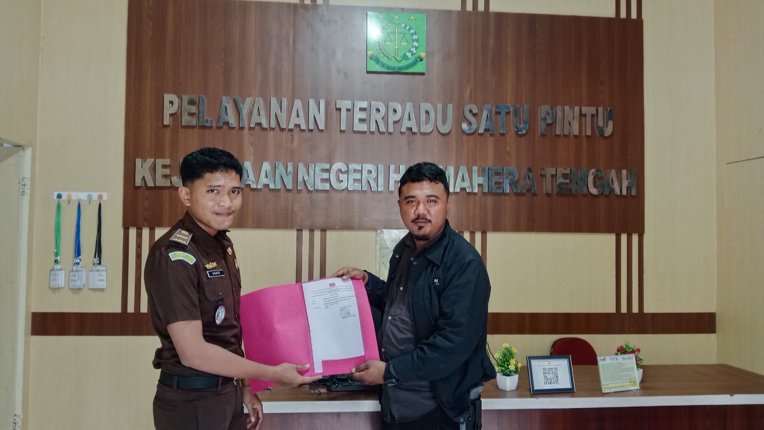 Diduga Bermasalah, Kadis PUPR Halteng Dilaporkan ke Kejaksaan Terkait Proyek Jalan Puluhan Miliar