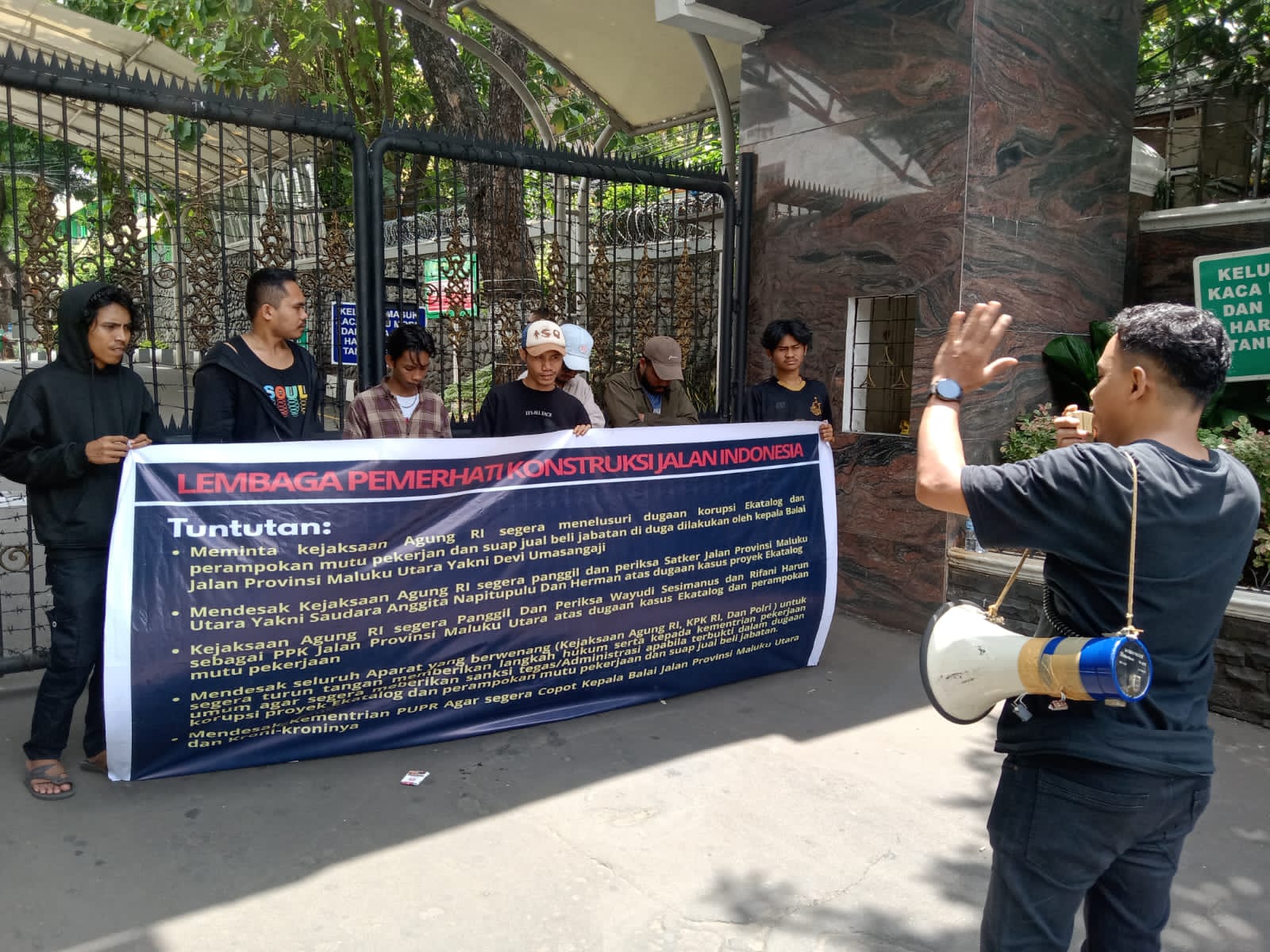LKPJI Layangkan Lima Tuntutan Dugaan Korupsi Proyek Jalan di Maluku Utara