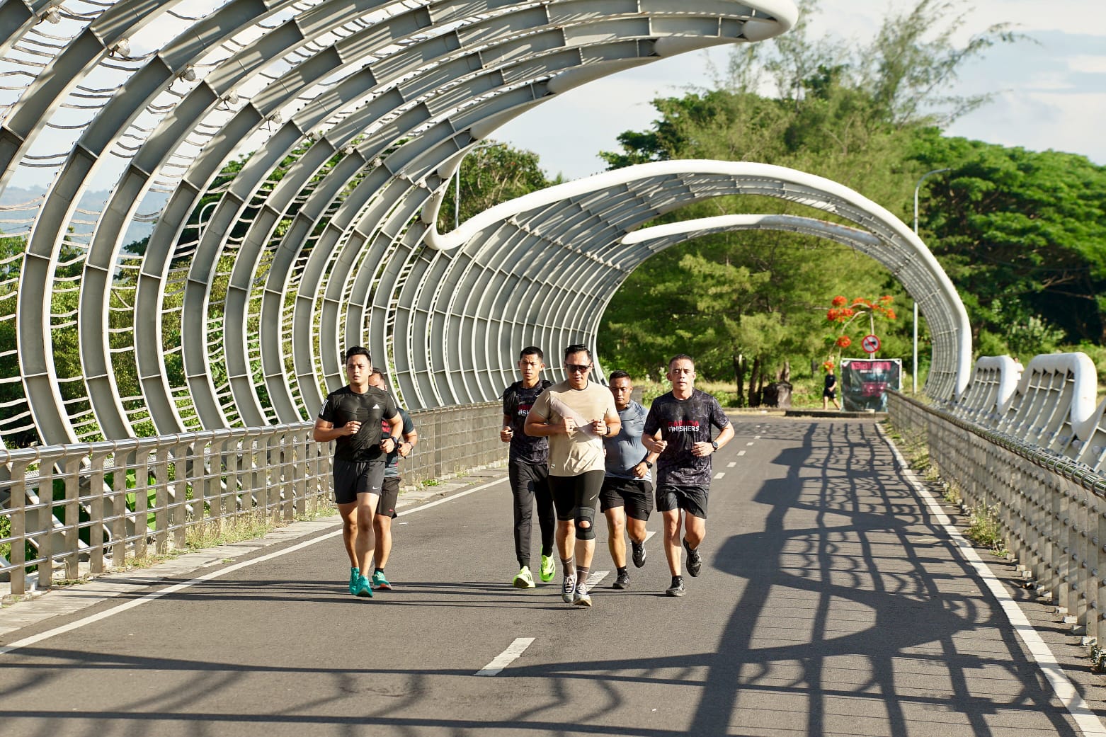 AHY Nikmati Lari Pagi di Banyuwangi, Puji Keindahan Alam dan Keramahan Warga