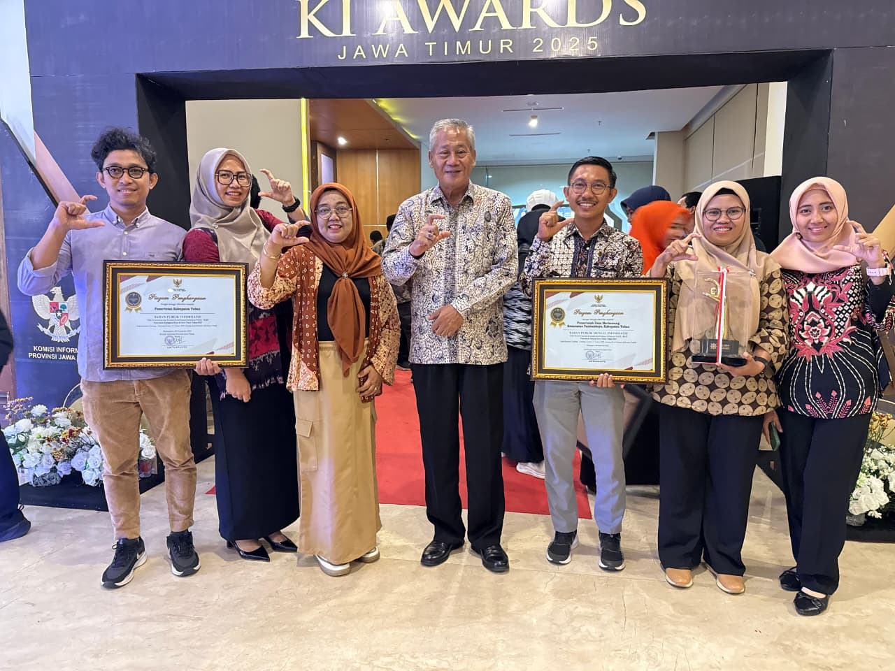 Pemkab Tuban Raih Penghargaan Badan Publik Informatif 2025 dari KI Jatim