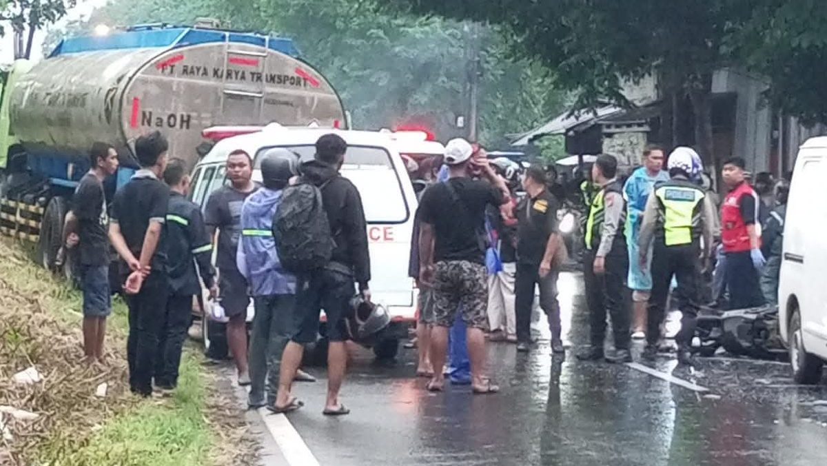 Kecelakaan Maut di Mlirip Mojokerto: Bocah 8 Tahun Tewas Terlindas Truk Hino, Dua Orang Lain Luka-Luka