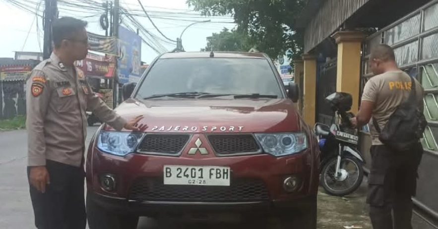 Pajero Merah Terparkir Seharian di Randegansari, Gresik Pemilik Belum Diketahui
