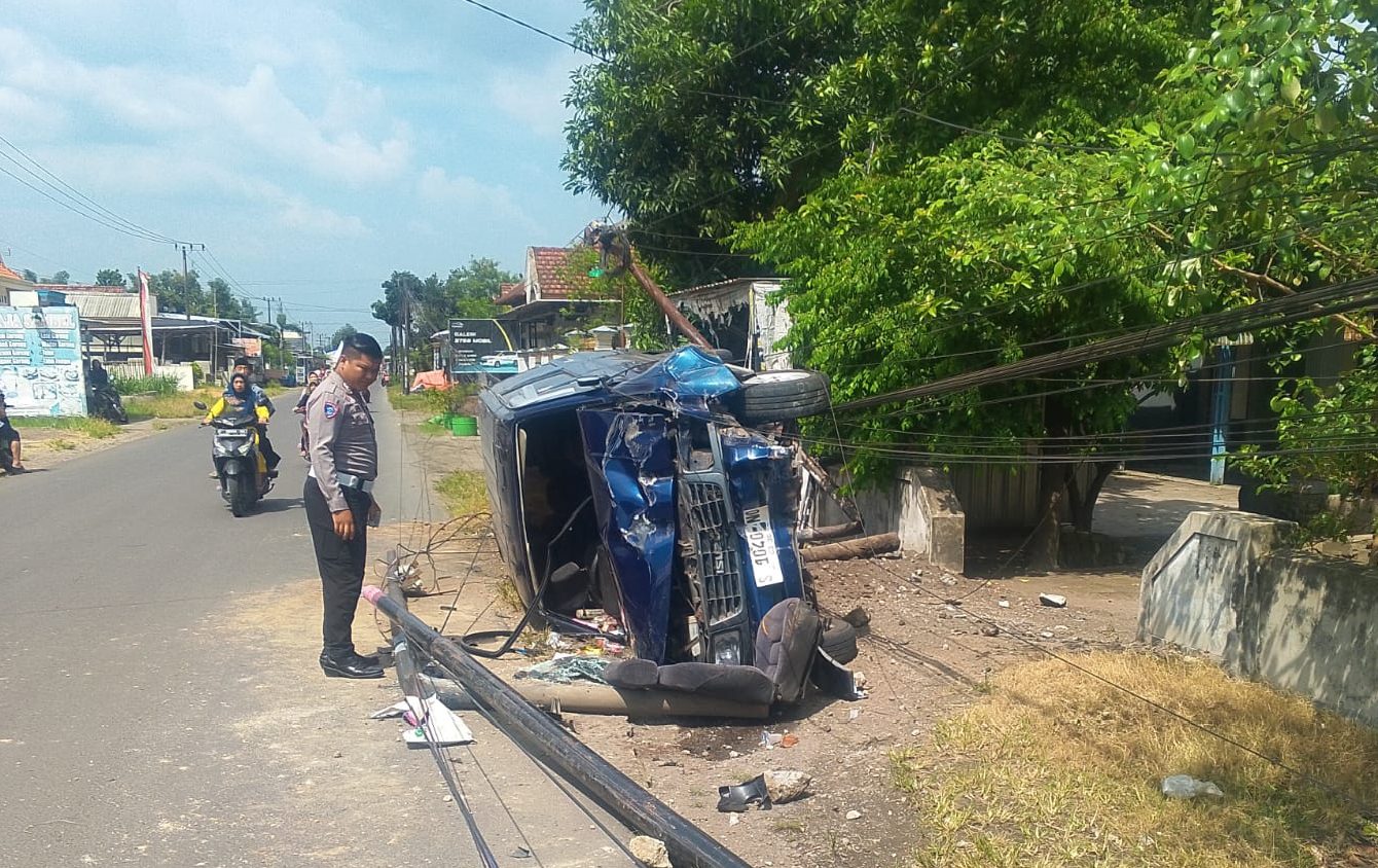 Rombongan Pengiring Pengantin Alami Kecelakaan Tunggal di Jogoroto Jombang, Tiga Orang Luka-Luka