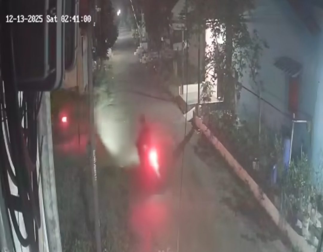 Dua Motor Raib Digasak Maling di Puri Mojokerto, Aksi Pelaku Terekam CCTV