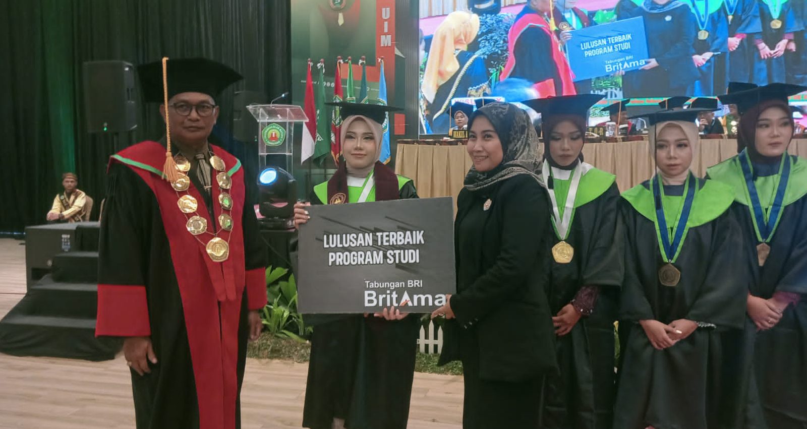 UIM Wisuda 478 Lulusan, Rektor Tekankan Profesionalisme Berbasis Nilai Islami