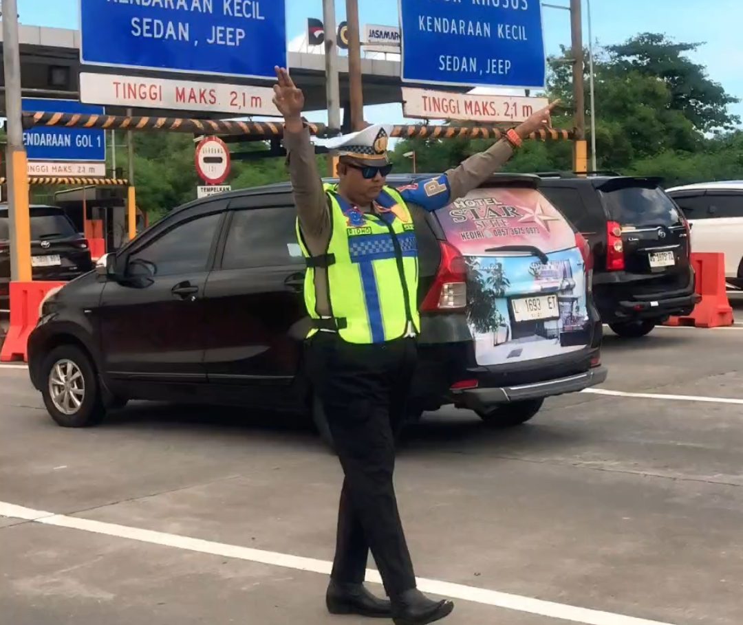Arus Kendaraan di GT Warugunung Meningkat, PJR Jatim Catat Lonjakan Selama Operasi Lilin Semeru 2025