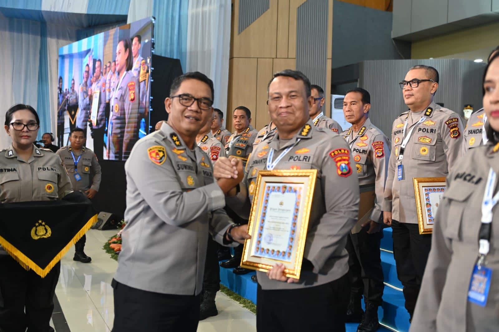 Biro Logistik Polda Jatim Sabet Dua Penghargaan Nasional Pengelolaan BMN Terbaik