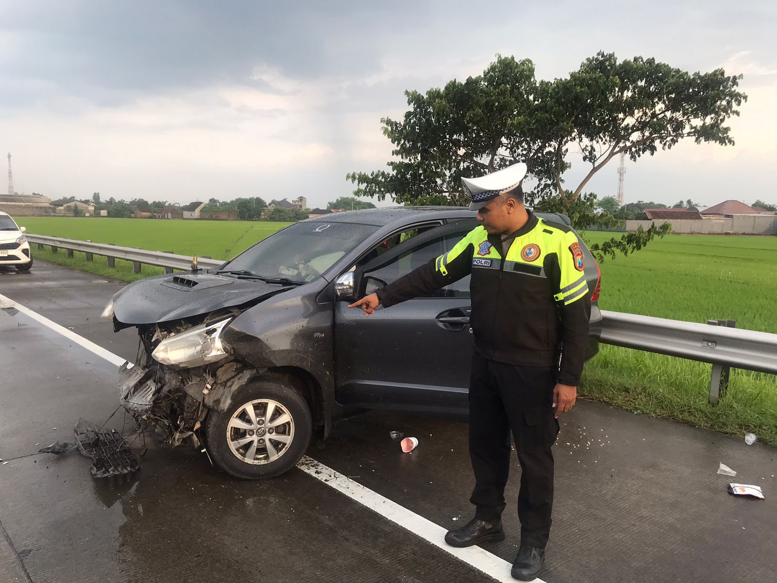 Avanza Tergelincir Saat Hujan di Tol Jombang–Mojokerto, Diduga Aquaplaning
