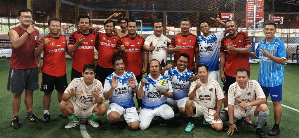 Tim Futsal PGRI Kabupaten Mojokerto Tundukkan PWI Mojokerto Raya dalam Laga Persahabatan