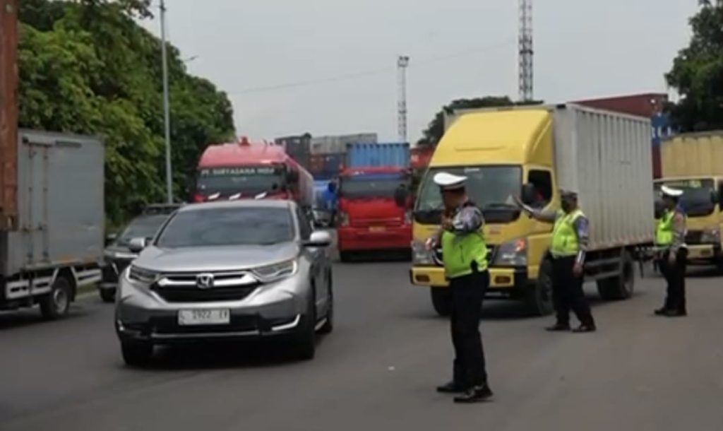 Ditlantas Polda Jatim Berlakukan Pembatasan Truk ODOL Selama Libur Natal 2025 dan Tahun Baru 2026
