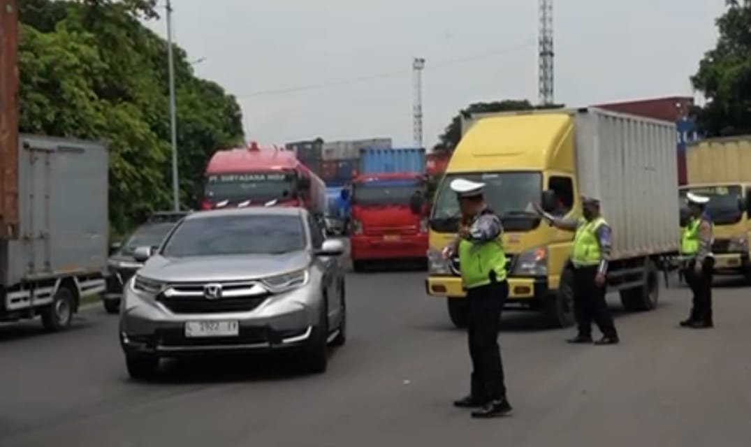 Ditlantas Polda Jatim Berlakukan Pembatasan Truk ODOL Selama Libur Natal 2025 dan Tahun Baru 2026