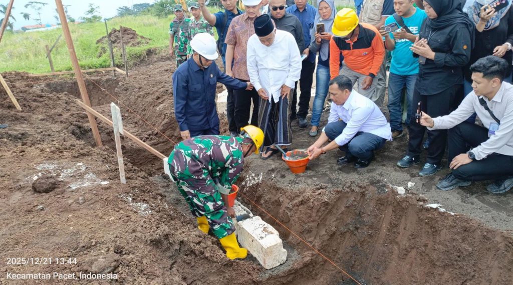 Peletakan Batu Pertama Oleh Mendes Yandri Pembangunan Kopdes Merah Putih di Pacet, Dorong Partisipasi Warga Atasi Kendala Lahan
