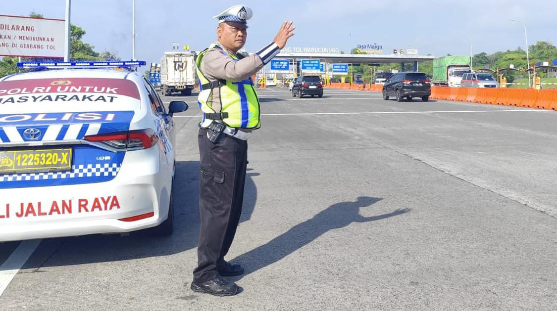 Libur Nataru Arus Kendaraan di GT Warugunung Menuju Mojokerto–Jombang Meningkat