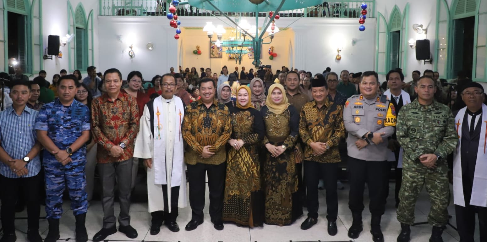 Pastikan Natal Aman dan Kondusif, Bupati Jombang Bersama Forkopimda Tinjau Gereja hingga Pos Pantau Nataru