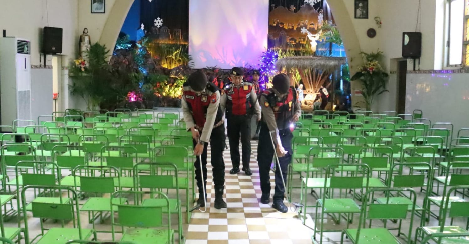Pastikan Ibadah Malam Natal Aman, Polres Mojokerto Kota Sterilisasi Belasan Gereja