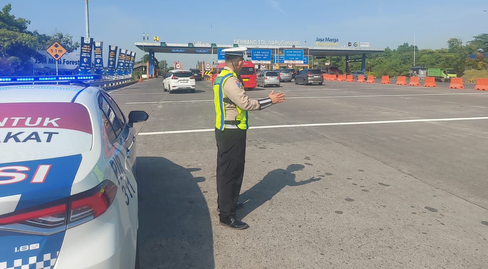 Arus Kendaraan di GT Warugunung Meningkat saat Malam Natal, PJR Polda Jatim Perketat Pengamanan