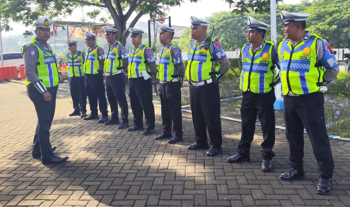 Sat PJR Jatim III Siaga Natal, Patroli Tol Surabaya–Mojokerto Pastikan Arus Lalin Lancar