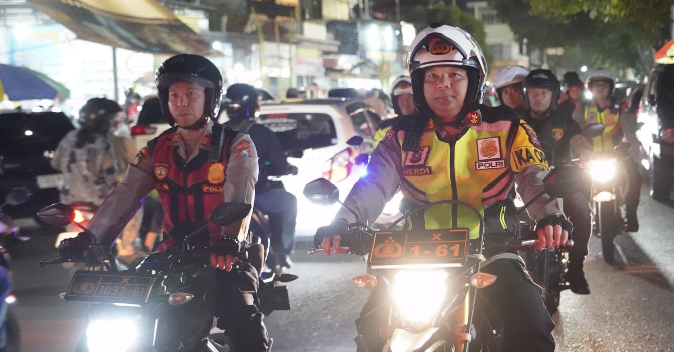 Kapolres Mojokerto Kota Tinjau Langsung Pelaksanaan Misa Natal, Pastikan Ibadah Berjalan Aman dan Kondusif