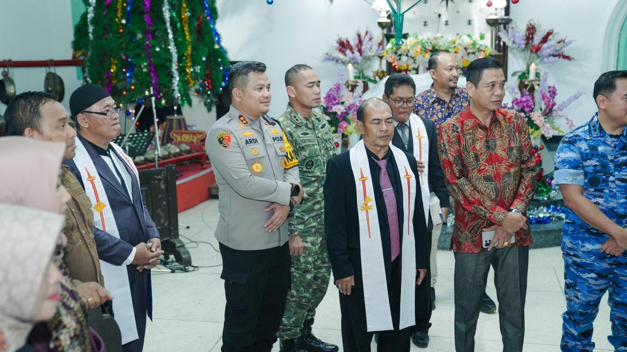 Kapolres Jombang Sambangi Gereja dan Pos Nataru, Pastikan Natal Aman