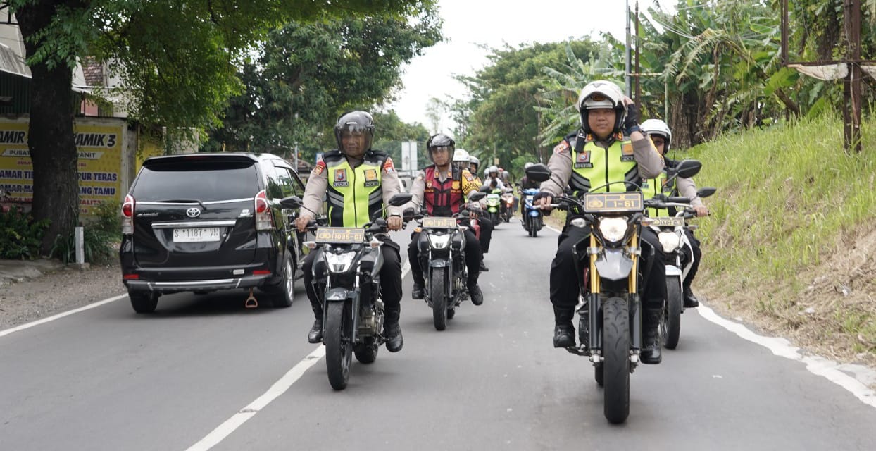 Kapolres Mojokerto Kota Pimpin Patroli R2, Pastikan Keamanan Wisatawan Saat Libur Nataru