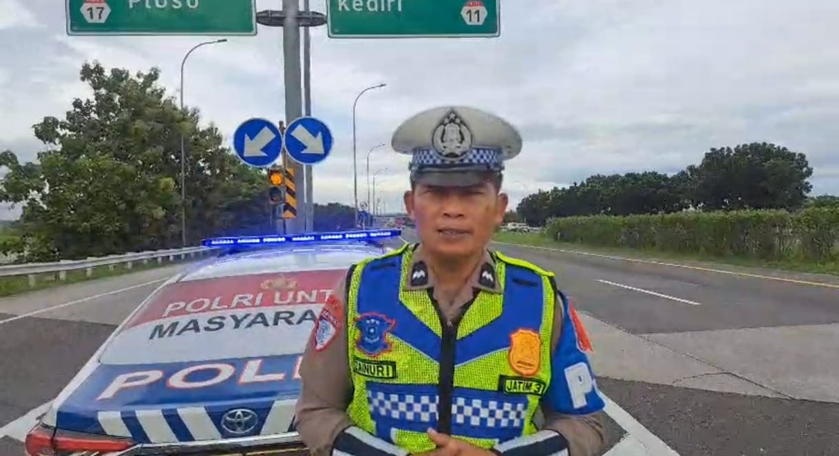 Arus Lalu Lintas GT Warugunung Turun, PJR Polda Jatim Pastikan Lalin Ops Lilin Semeru 2025 Terkendali