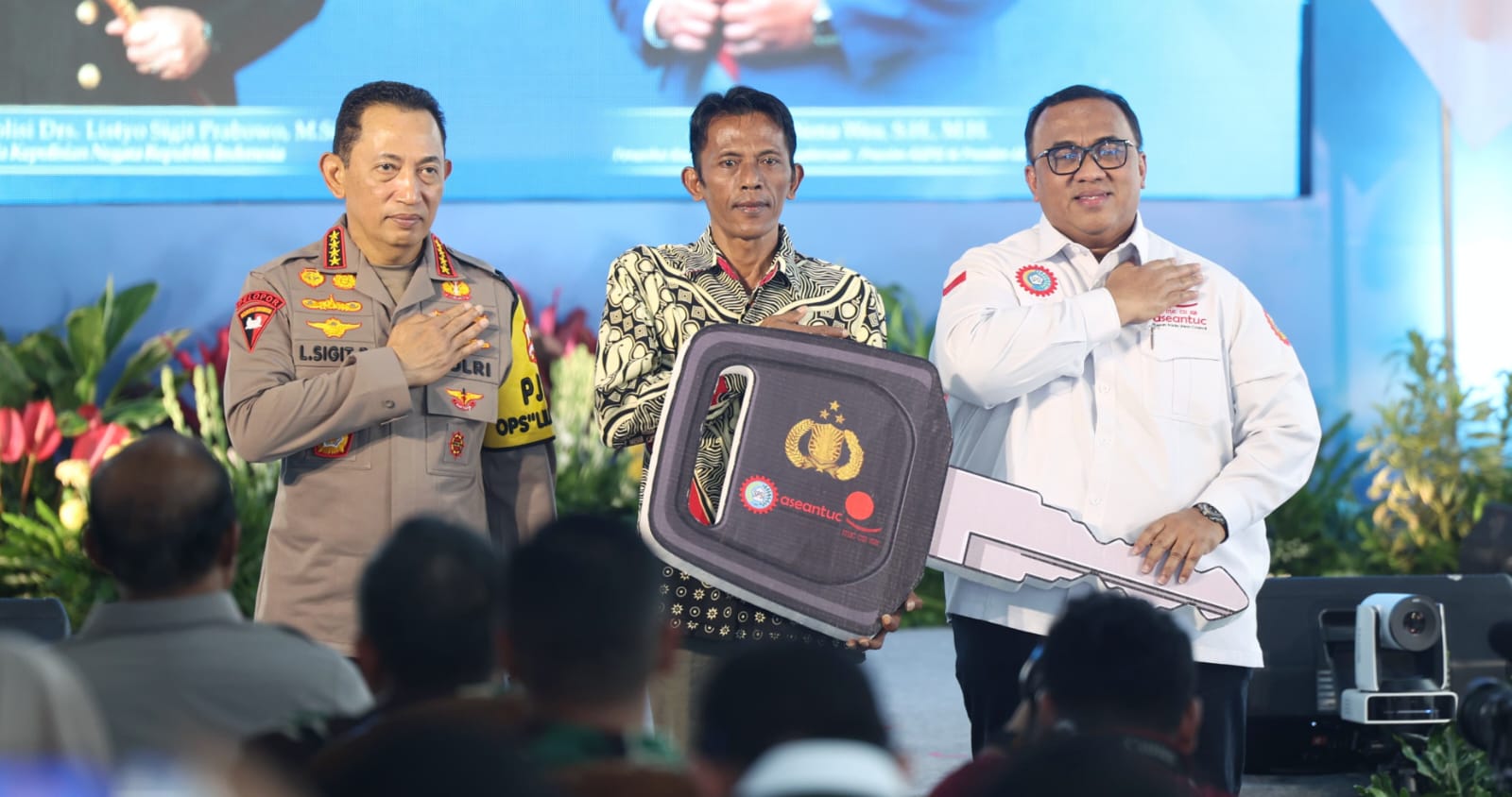 Kapolri Salurkan 1.000 Paket Sembako di Nganjuk