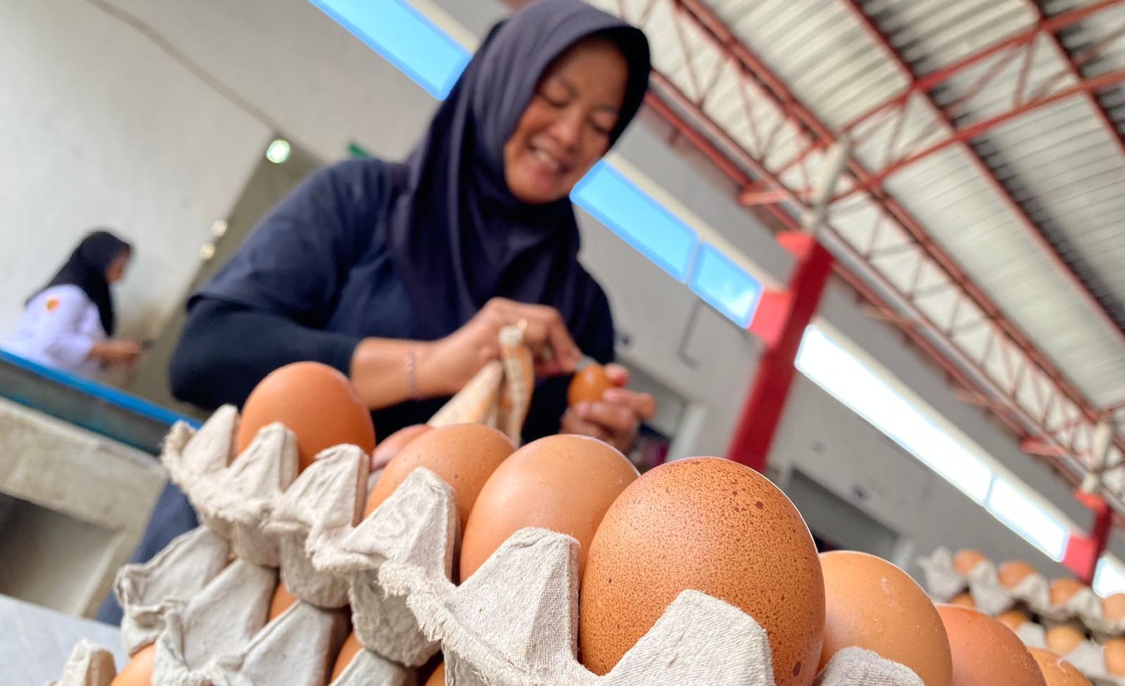 Jelang Nataru 2026, Harga Telur di Kota Blitar Stabil