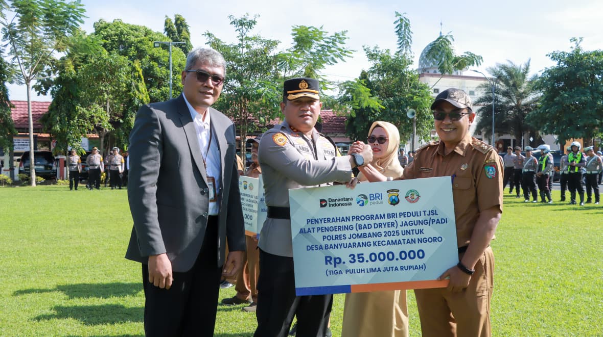 Polres Jombang Gandeng BRI Salurkan Lima Mesin Pengering Jagung untuk Petani