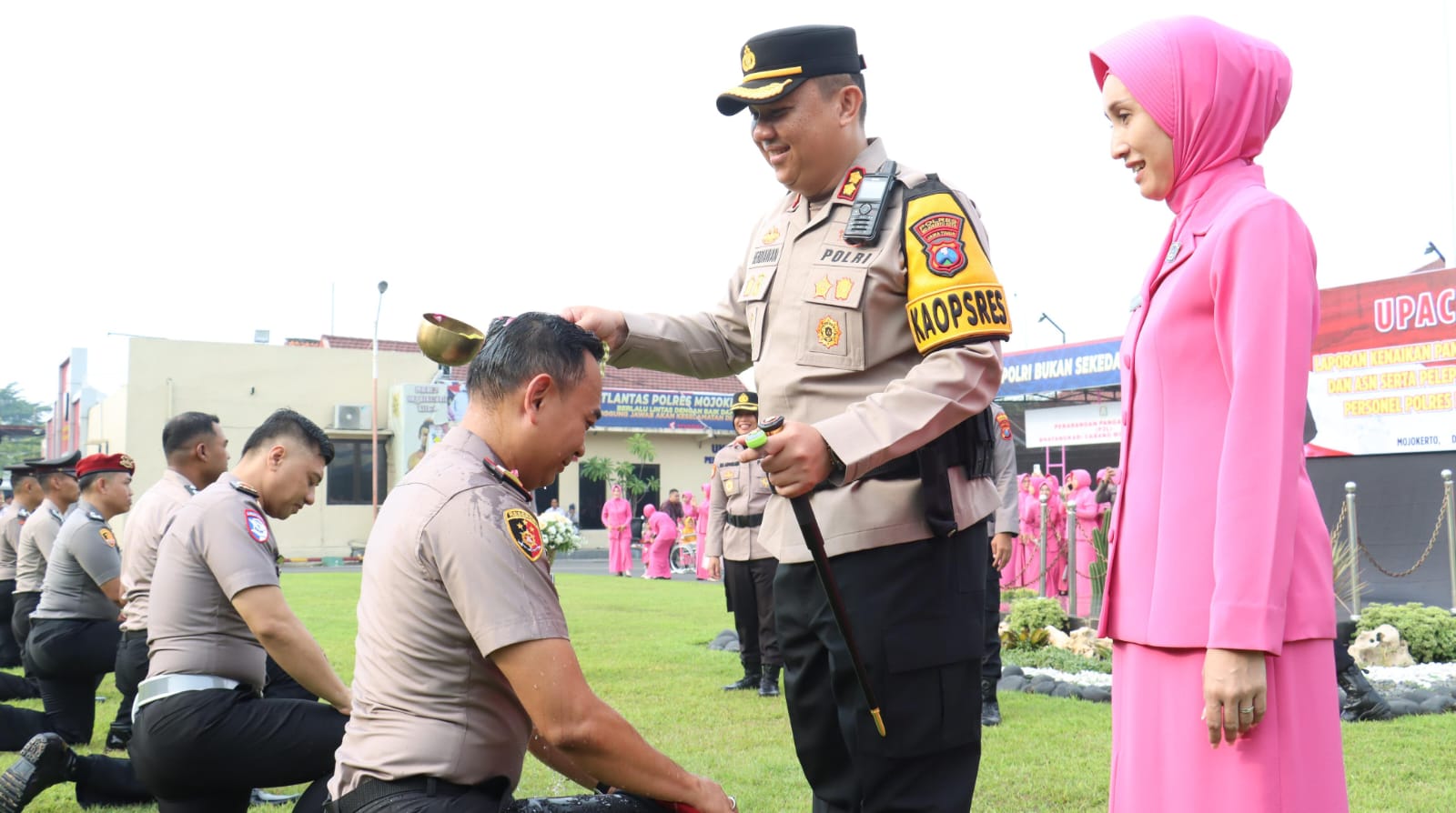 Puluhan Personel Polres Mojokerto Kota Naik Pangkat, Dua Anggota Resmi Purna Tugas