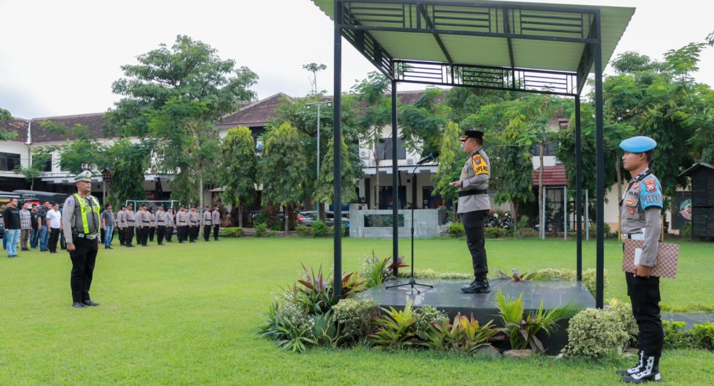 Ratusan Personel Polres Jombang Disiagakan Amankan Malam Tahun Baru 2026