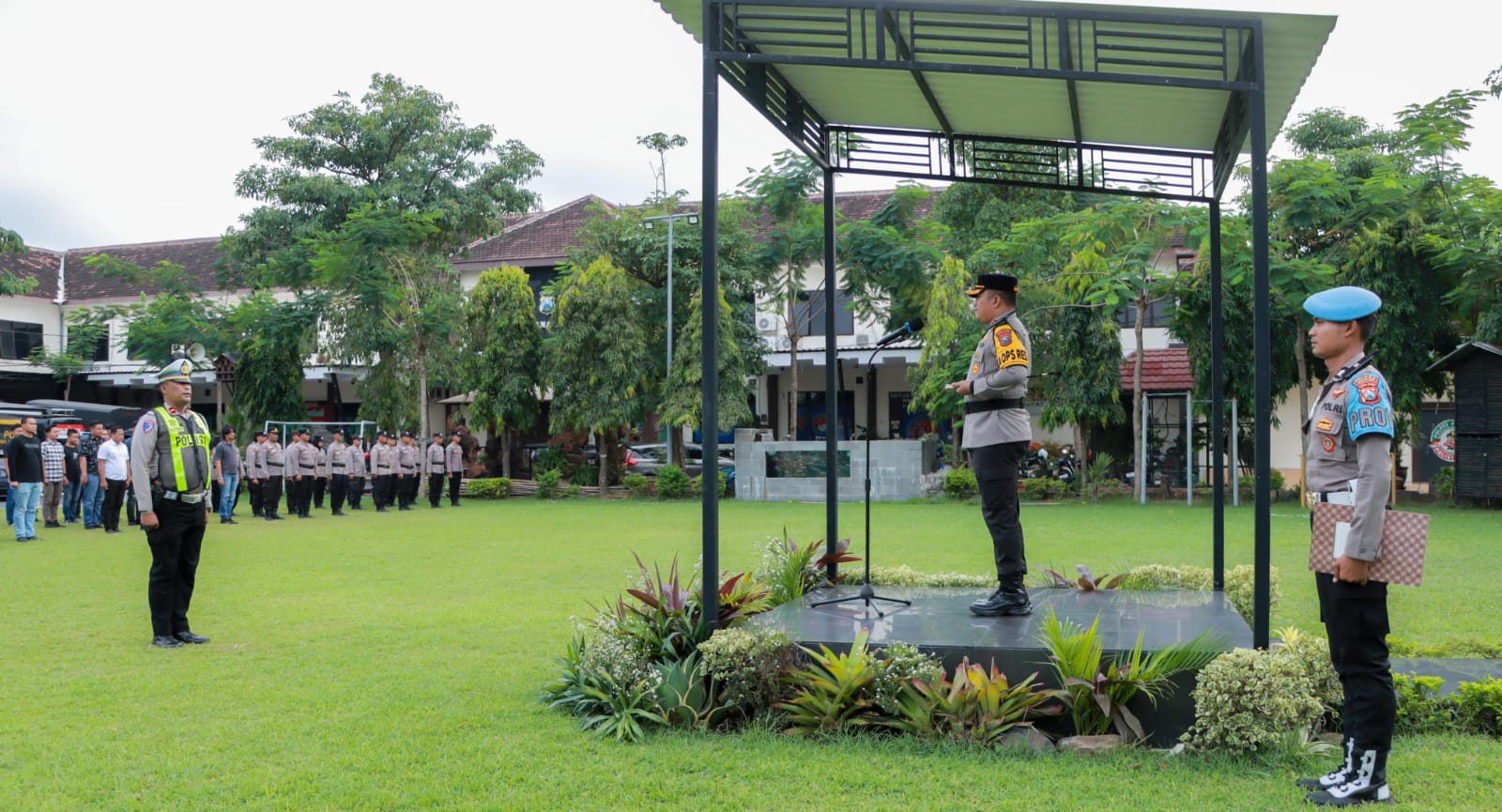 Ratusan Personel Polres Jombang Disiagakan Amankan Malam Tahun Baru 2026