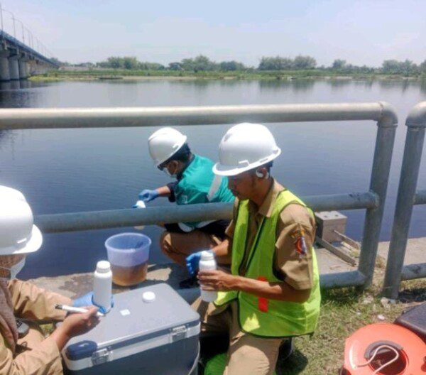 DLH Bojonegoro Uji Sampel Air Bengawan Solo, Telusuri Penyebab Perubahan Warna